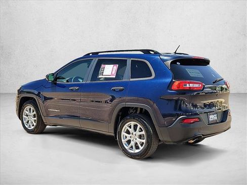 Used 2016 Jeep Cherokee Sport FWD image 8