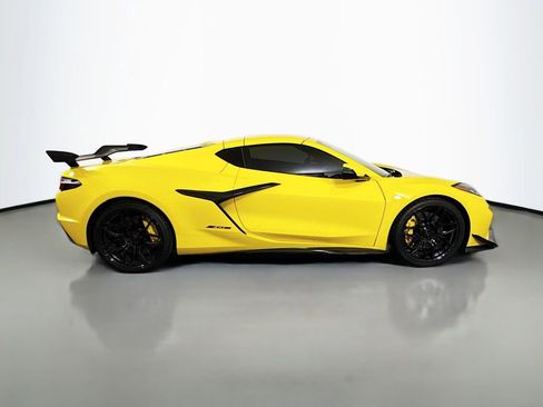 Used 2025 Chevrolet Corvette Z06 image 8