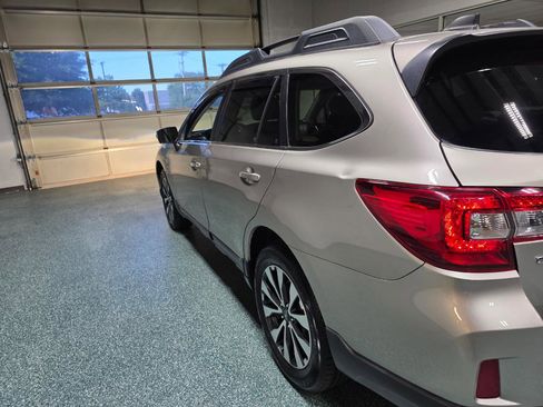 Used 2017 Subaru Outback 3.6R Limited AWD/4WD image 10