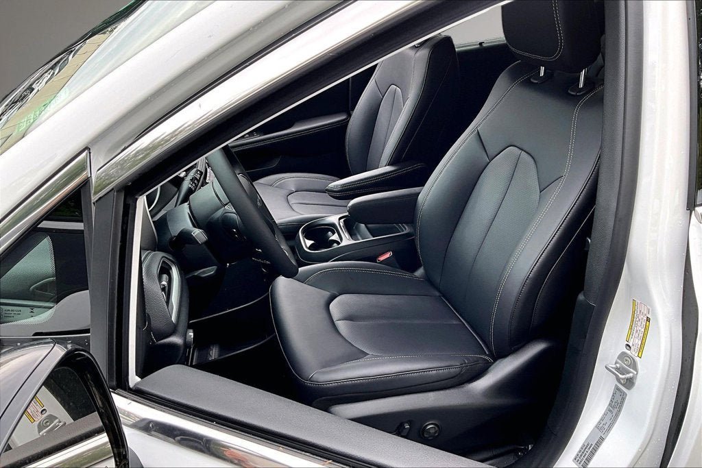 New 2027 Chrysler Pacifica Select AWD/4WD image 12