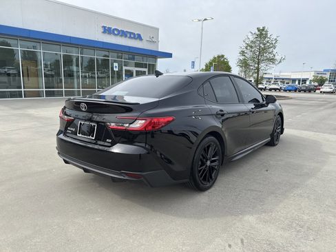 Used 2025 Toyota Camry SE image 7