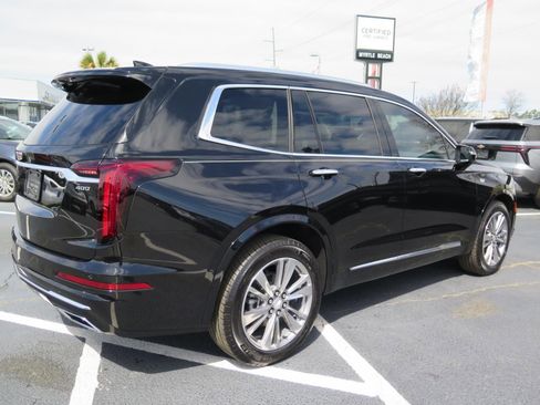 Used 2025 Cadillac XT6 Premium Luxury w/ Technology Package image 3