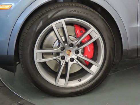 Certified 2026 Porsche Cayenne S AWD/4WD image 11