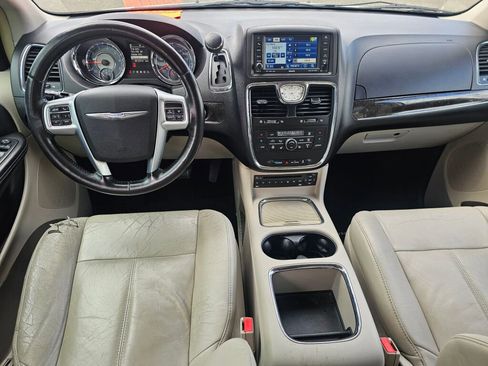 Used 2011 Chrysler Town & Country Limited FWD image 25