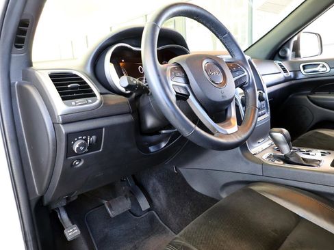 Used 2018 Jeep Grand Cherokee Altitude RWD image 38