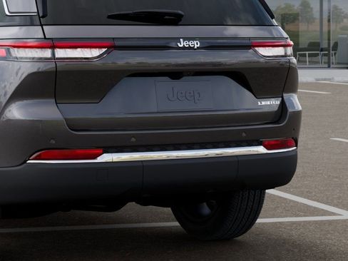 New 2026 Jeep Grand Cherokee Limited RWD image 13