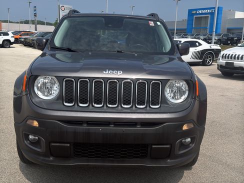 Used 2017 Jeep Renegade Latitude AWD/4WD image 3
