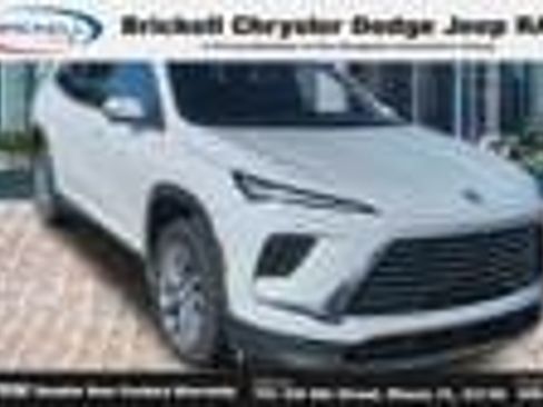 Used 2025 Buick Enclave Preferred FWD image 32