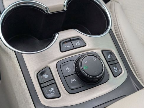 Used 2024 GMC Terrain Denali w/ Denali Premium Package image 25