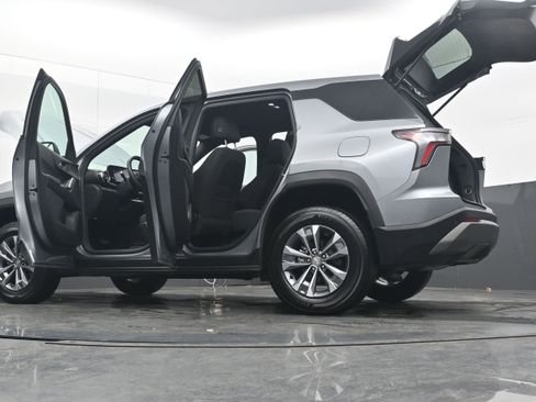 Used 2025 Chevrolet Equinox LT image 42