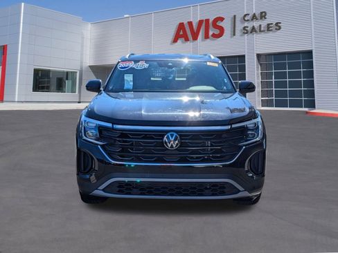 Used 2025 Volkswagen Atlas Cross Sport SE image 2