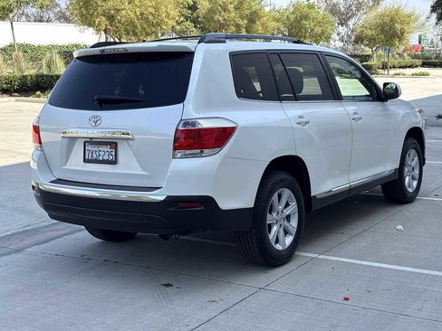 Used 2013 Toyota Highlander Plus FWD image 3