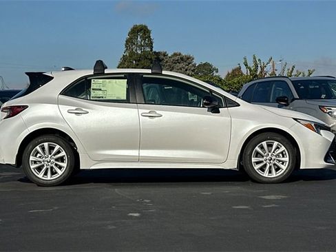 Used 2026 Toyota Corolla SE image 4