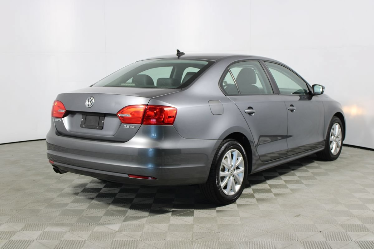 Used 2011 Volkswagen Jetta SE FWD image 25