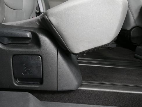 Used 2024 Toyota Sienna XLE FWD image 27