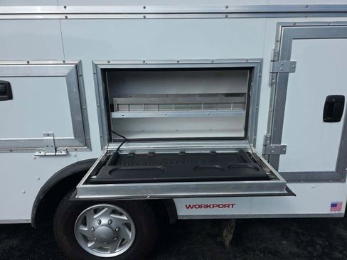 Used 2026 Ford E-350 and Econoline 350 Super Duty w/ Interior Upgrade Package image 4