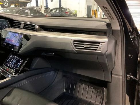 Used 2023 Audi e-tron Premium w/ Convenience Plus Package AWD/4WD image 16