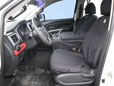 Used 2017 Nissan Titan SV RWD image 7