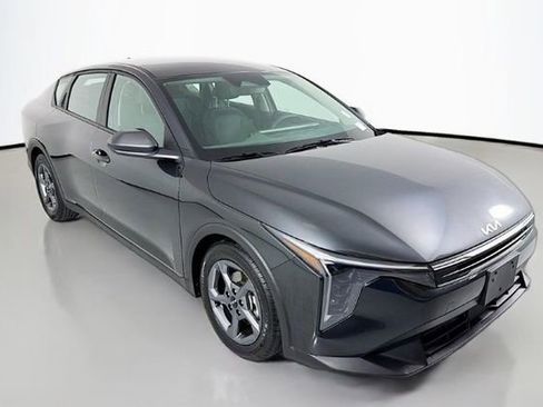 Used 2025 Kia K4 FWD image 2