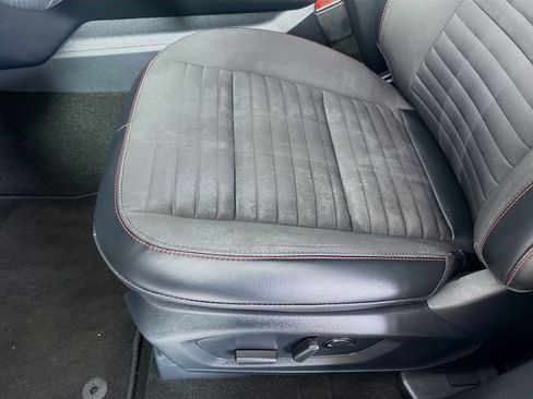 Certified 2025 Ford Explorer ST-Line w/ ST-Line Street Pack AWD/4WD image 19