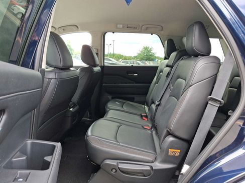 Used 2025 Nissan Pathfinder SL AWD/4WD image 11