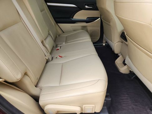 Used 2015 Toyota Highlander XLE AWD/4WD image 26