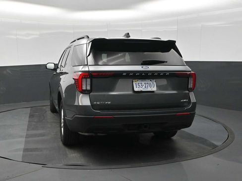 Used 2025 Ford Explorer Active AWD/4WD image 8