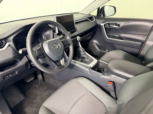 Used 2025 Toyota RAV4 XLE image 28