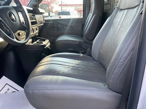 Used 2017 Chevrolet Express 2500 image 12