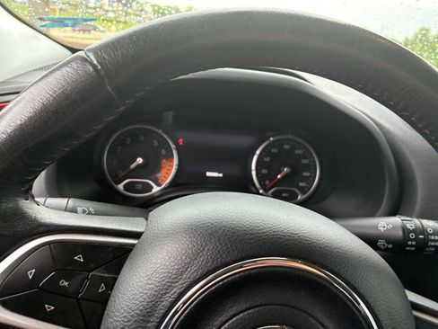 Used 2016 Jeep Renegade Trailhawk AWD/4WD image 10