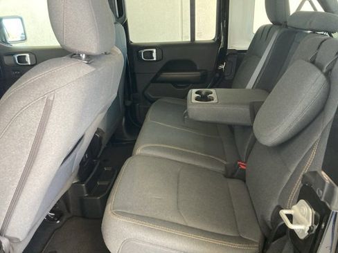 Used 2024 Jeep Wrangler Unlimited Sahara image 25