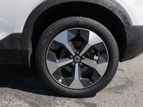 Used 2024 Volvo XC40 B5 Plus image 5