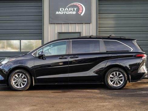 Used 2022 Toyota Sienna LE image 4
