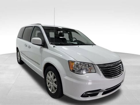 Used 2015 Chrysler Town & Country Touring w/ Driver Convenience Group image 5