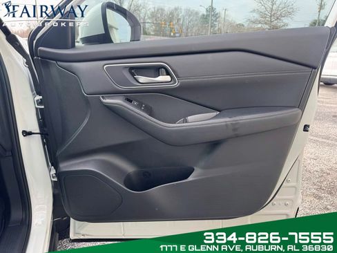 Used 2024 Nissan Rogue Platinum w/ Platinum Premium Package image 31