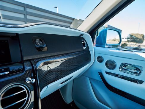 Used 2022 Rolls-Royce Cullinan Black Badge w/ Dark Exterior Package image 75