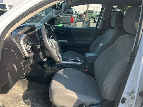 Used 2017 Toyota Tacoma SR5 RWD image 7