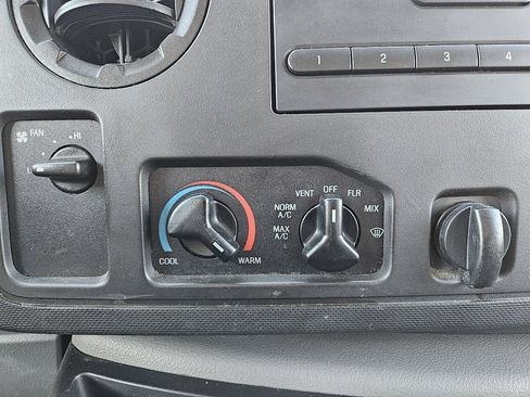 Used 2014 Ford E-250 and Econoline 250 w/ Power Group image 37