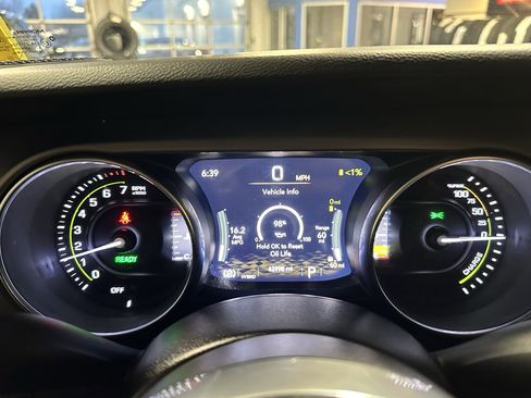 Used 2023 Jeep Wrangler Unlimited Rubicon 4xe w/ Cold Weather Group AWD/4WD image 9