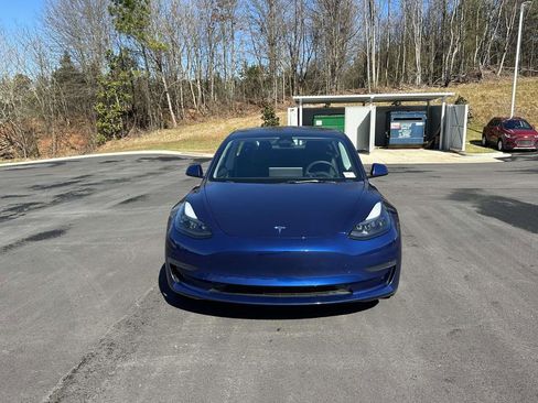 Used 2023 Tesla Model 3 Standard Range image 2