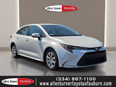 Used 2025 Toyota Corolla LE FWD image 1