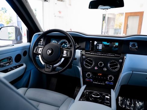 Used 2022 Rolls-Royce Cullinan image 42