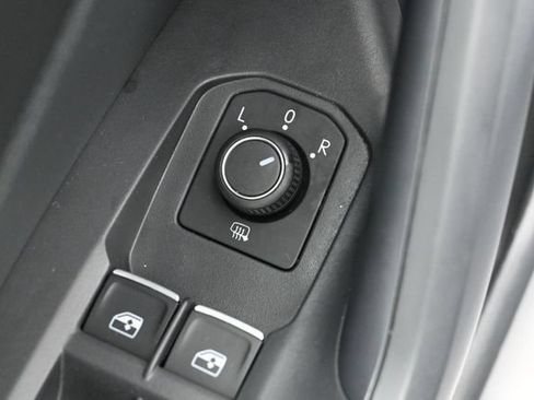 Used 2023 Volkswagen Jetta SE w/ Panoramic Sunroof Package FWD image 12
