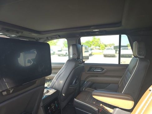 Used 2025 GMC Yukon Denali Ultimate image 13
