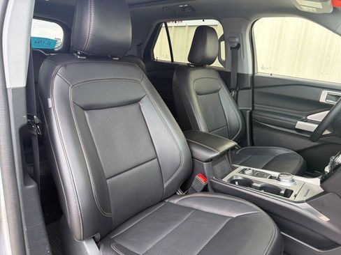 Used 2023 Ford Explorer Limited w/ Limited Technology Package image 8