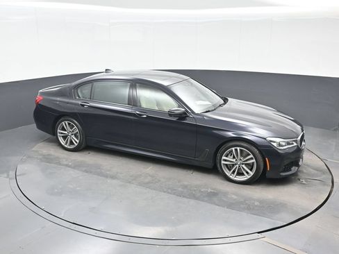 Used 2018 BMW 750i xDrive AWD/4WD image 26