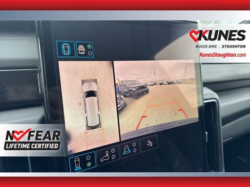 Used 2025 GMC Yukon XL AT4 image 29