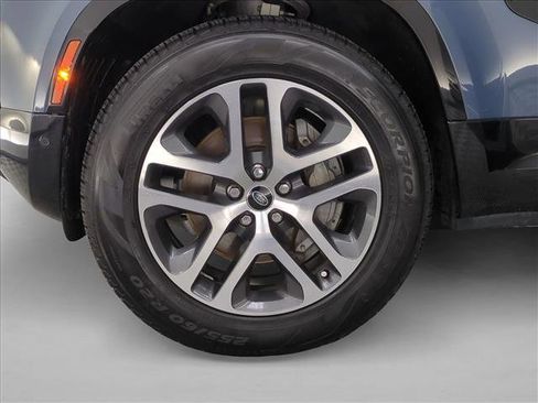 Used 2022 Land Rover Defender 110 X-Dynamic SE image 28