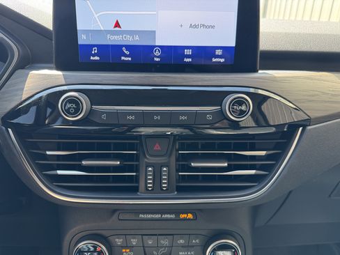 Used 2020 Ford Escape Titanium image 18