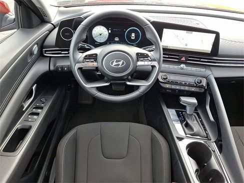Certified 2024 Hyundai Elantra SEL w/ Convenience Package image 11